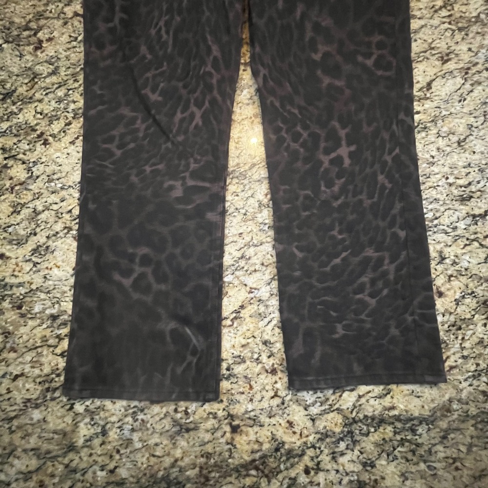 Abercrombie & Fitch Curve Love Mid Rise 90s Straight Leopard Print Jeans 33 Reg - Picture 3 of 8
